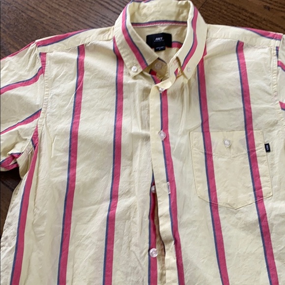 Size small men’s short sleeve button down - Picture 2 of 3